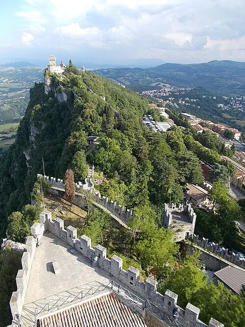 Le chemin vers Cesta — Guaita Tower