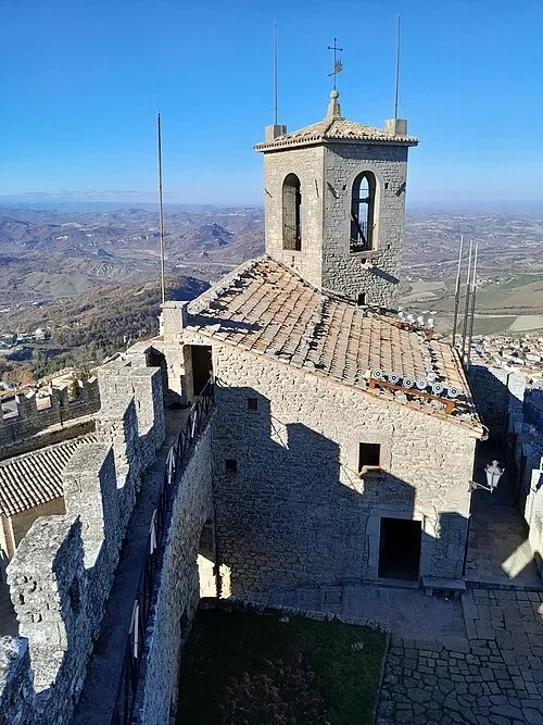 Perspective de la cour intérieure — Guaita Tower
