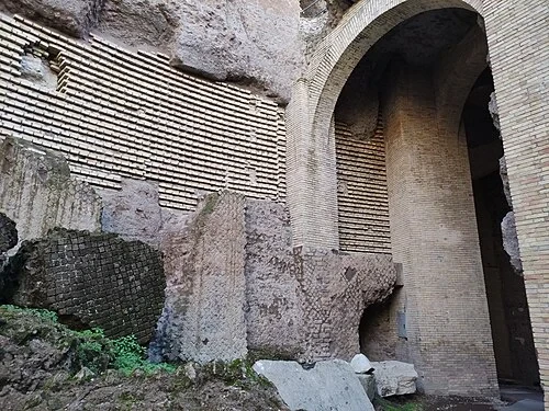 L'entrée de la chambre funéraire — Mausoleo di Augusto