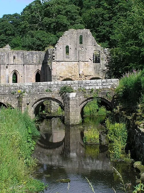 Le pont de la salle de l'infirmerie — Fountains Abbey