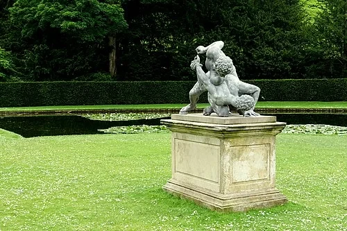 Les Lutteurs — Fountains Abbey