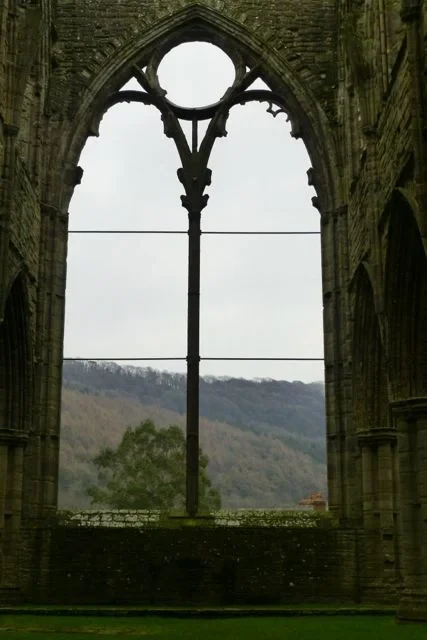 La Grande Fenêtre Orientale — Tintern Abbey