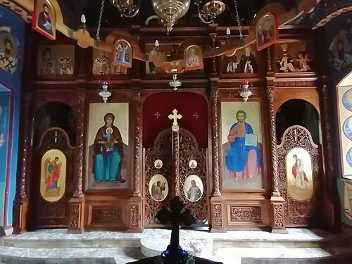 Intérieur de l'église de la Sainte-Trinité — Manastir Ostrog
