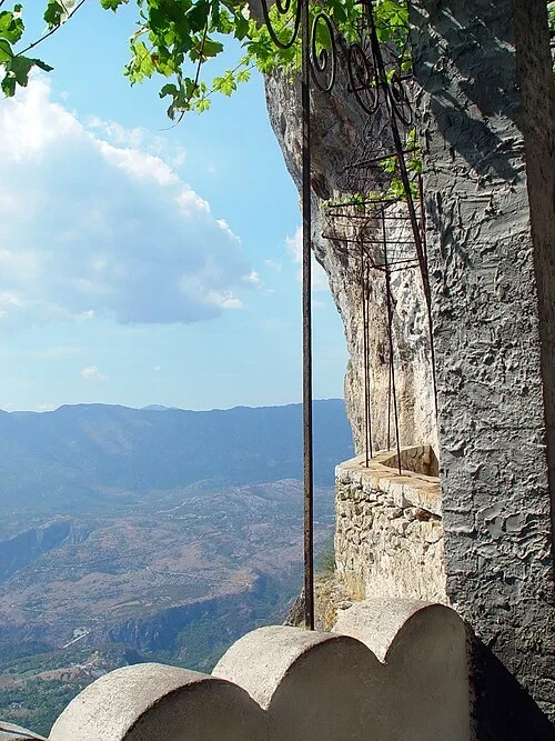 Le belvédère de la plaine de Bjelopavlići — Manastir Ostrog