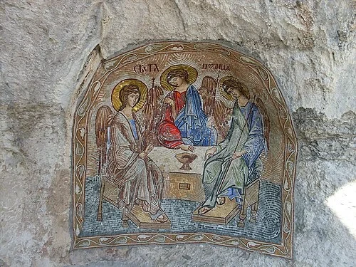 La fresque rupestre de la Sainte Trinité — Manastir Ostrog