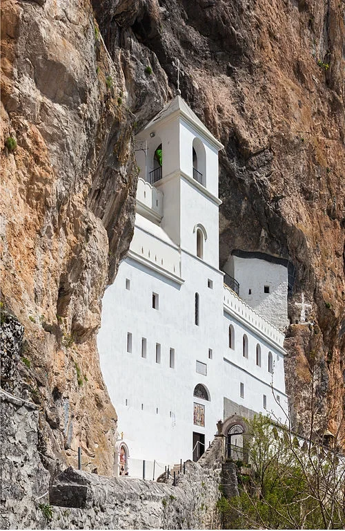 Le monastère supérieur blanc — Manastir Ostrog