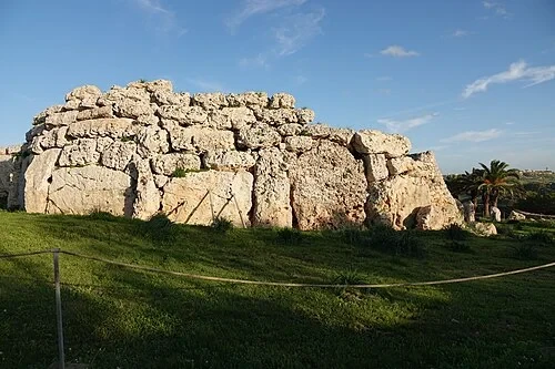 La façade mégalithique — Ġgantija