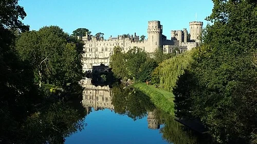 La Façade sur la Rivière — Warwick Castle