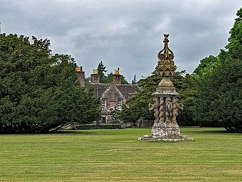 Les piliers aux lions — Glamis Castle