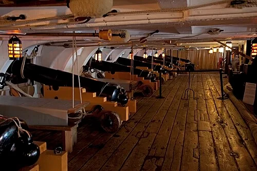 Le pont de batterie intermédiaire — HMS Victory