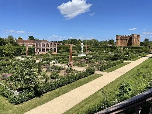 Le Jardin de Nœuds — Kenilworth Castle