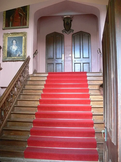Le grand escalier — Dunvegan Castle