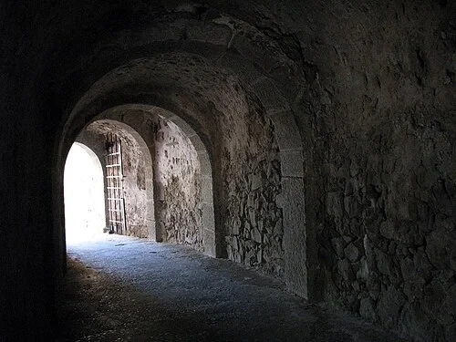 Le tunnel d'arrivée — Spinalonga