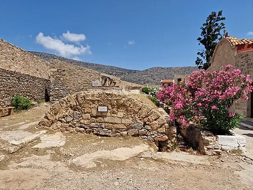 Citernes voûtées — Spinalonga