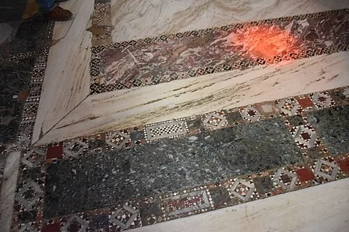 Pavimento in marmo opus sectile