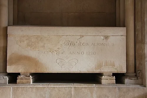 Tombeau de la reine Urraque — Mosteiro de Alcobaça