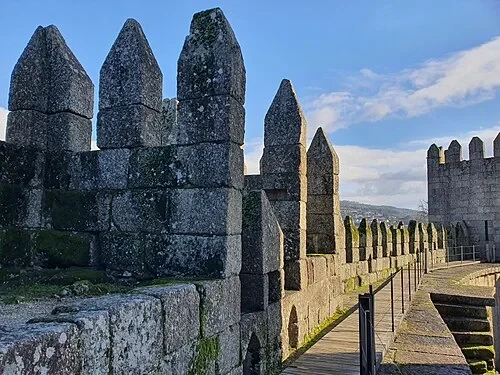Le Chemin de Ronde — Castelo de Guimarães
