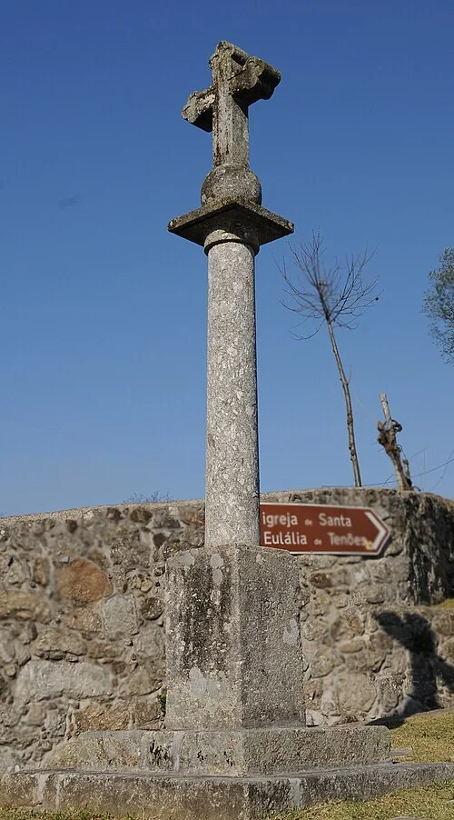 Croix de chemin de Tenões