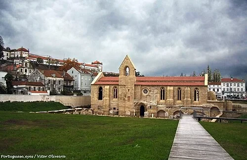 Vue d'ensemble des ruines — Mosteiro de Santa Clara-a-Velha