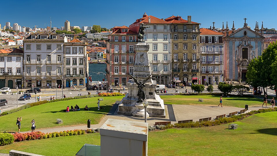 La place de la Découverte — Palácio da Bolsa
