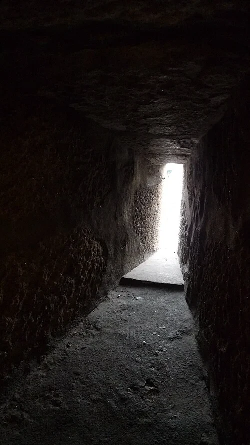 Luce attraverso il granito