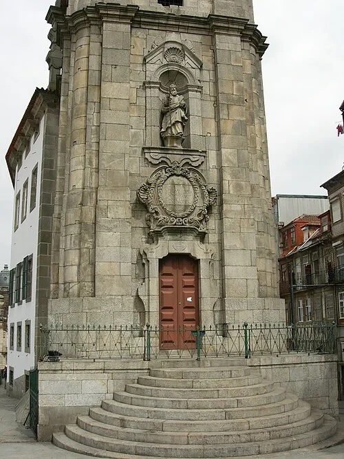La base de la tour — Torre dos Clérigos