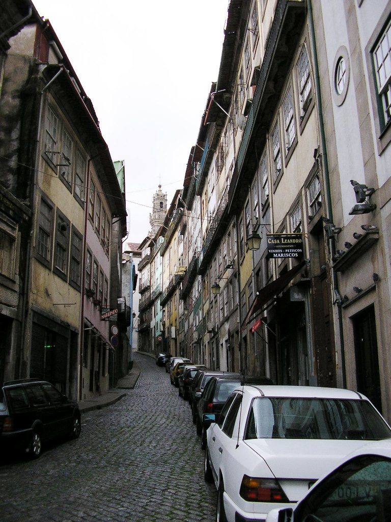 La vue depuis la Rua de Trás — Torre dos Clérigos