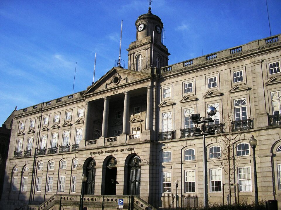 Palais de la Bourse — Igreja de São Francisco