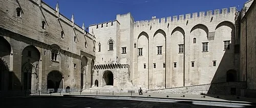 La Cour d'Honneur — Palais des Papes