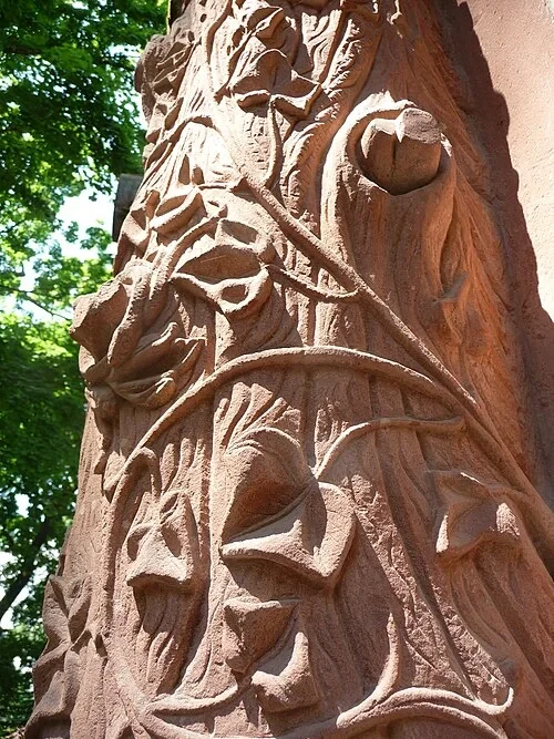Lierre en pierre sculptée — Heidelberger Schloss