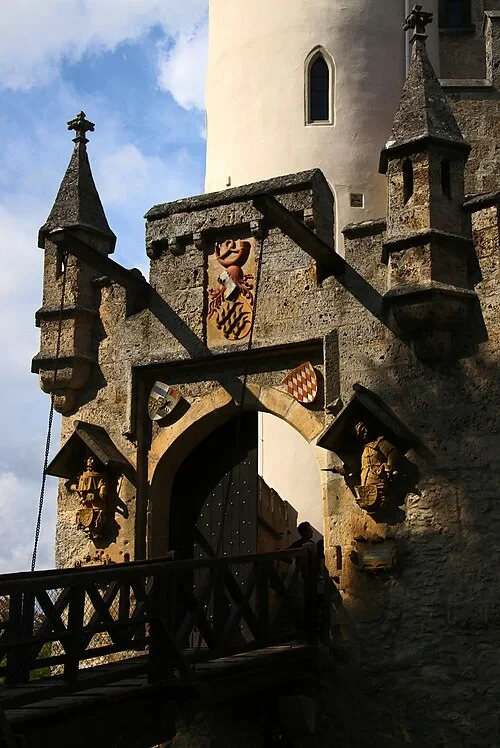 Le pont-levis de la porte d'entrée — Schloss Lichtenstein