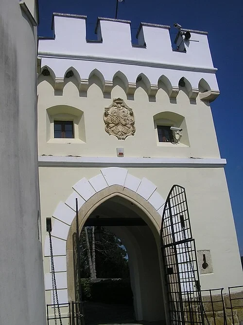 Drašković Family Crest — Dvorac Trakošćan audio guide stop