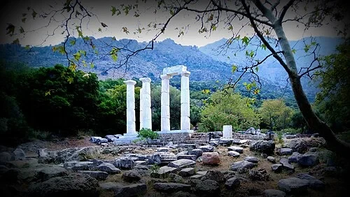The Columns of the Hieron — Sanctuary of the Great Gods audio guide stop