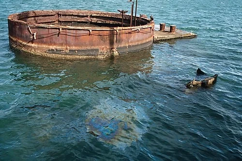 Fuites de pétrole en surface — USS Arizona Memorial