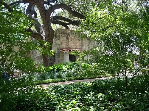 La cour de la mission — The Alamo