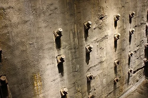 Le mur de soutènement (Slurry Wall) — National September 11 Memorial & Museum