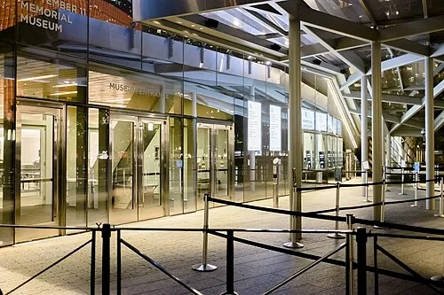 Pavillon d'entrée du musée — National September 11 Memorial & Museum