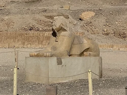 Le sphinx gardien — Mortuary Temple of Hatshepsut