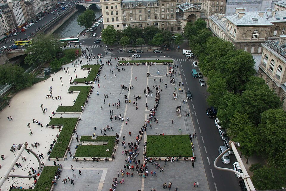 Notre-Dame Forecourt - John Paul II Square — Île de la Cité audio guide stop