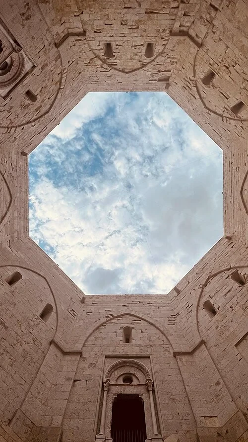 The Octagonal Sky — Castel del Monte audio guide stop