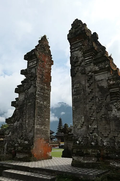 The Outer Split Gate
