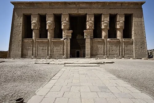 Façade du Temple d'Hathor — Dendera Temple complex