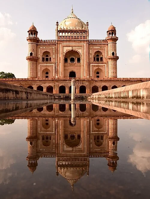 Le Bassin réfléchissant — Safdarjung's Tomb