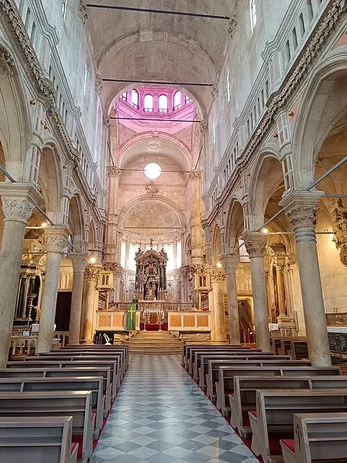 The Central Nave — Katedrala sv. Jakova audio guide stop
