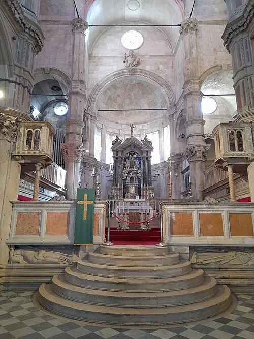 Les escaliers du sanctuaire